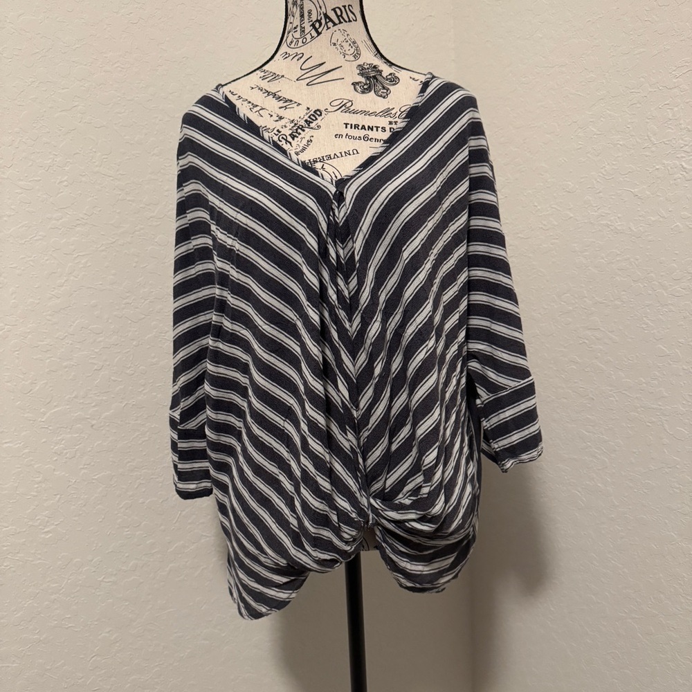 UMGEE Striped Women's Blouse Size Large 3/4 Sleeve Top Navy and White